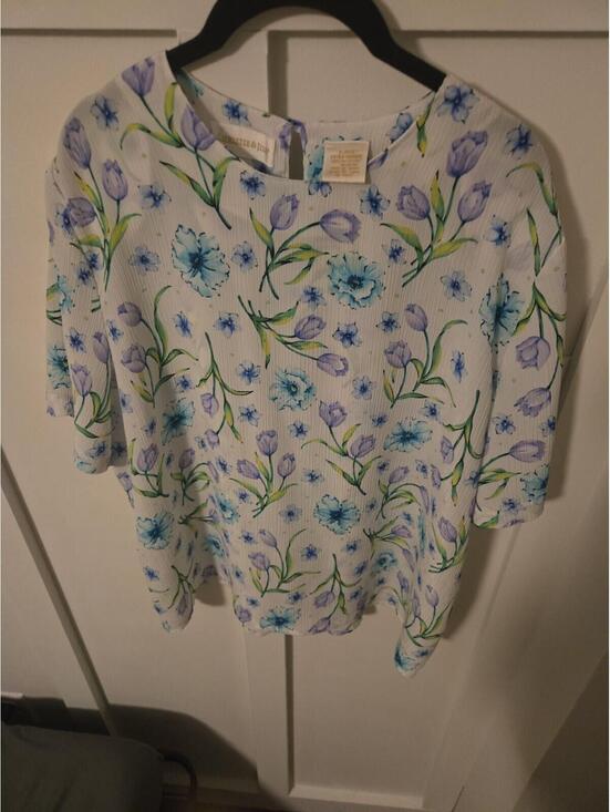 Christie & Jill Tops - Vintage Christie & Jill Floral Plisse Blouse